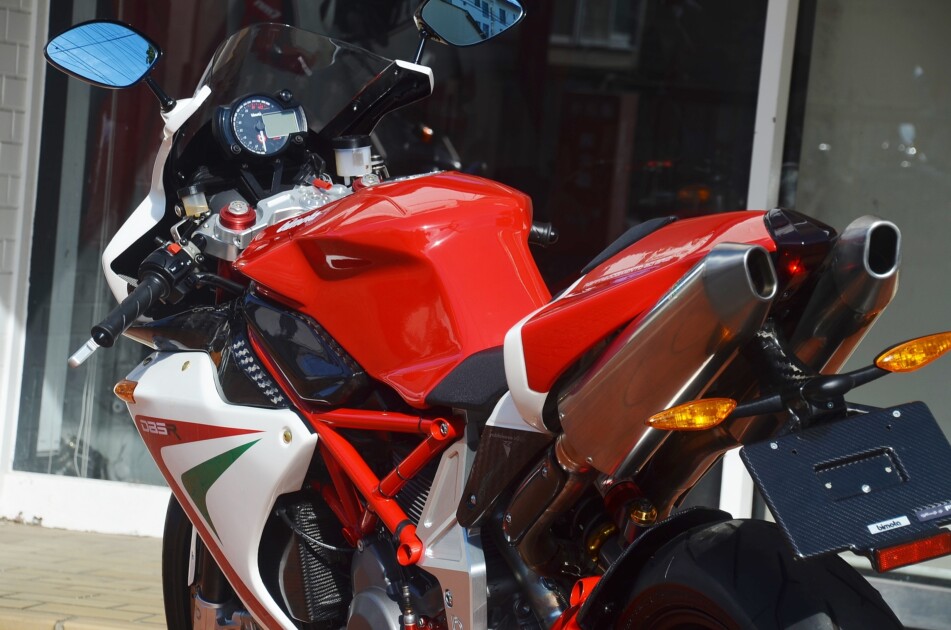 ドゥカティ中古車販売及びメンテナンスの神奈川県『volto』